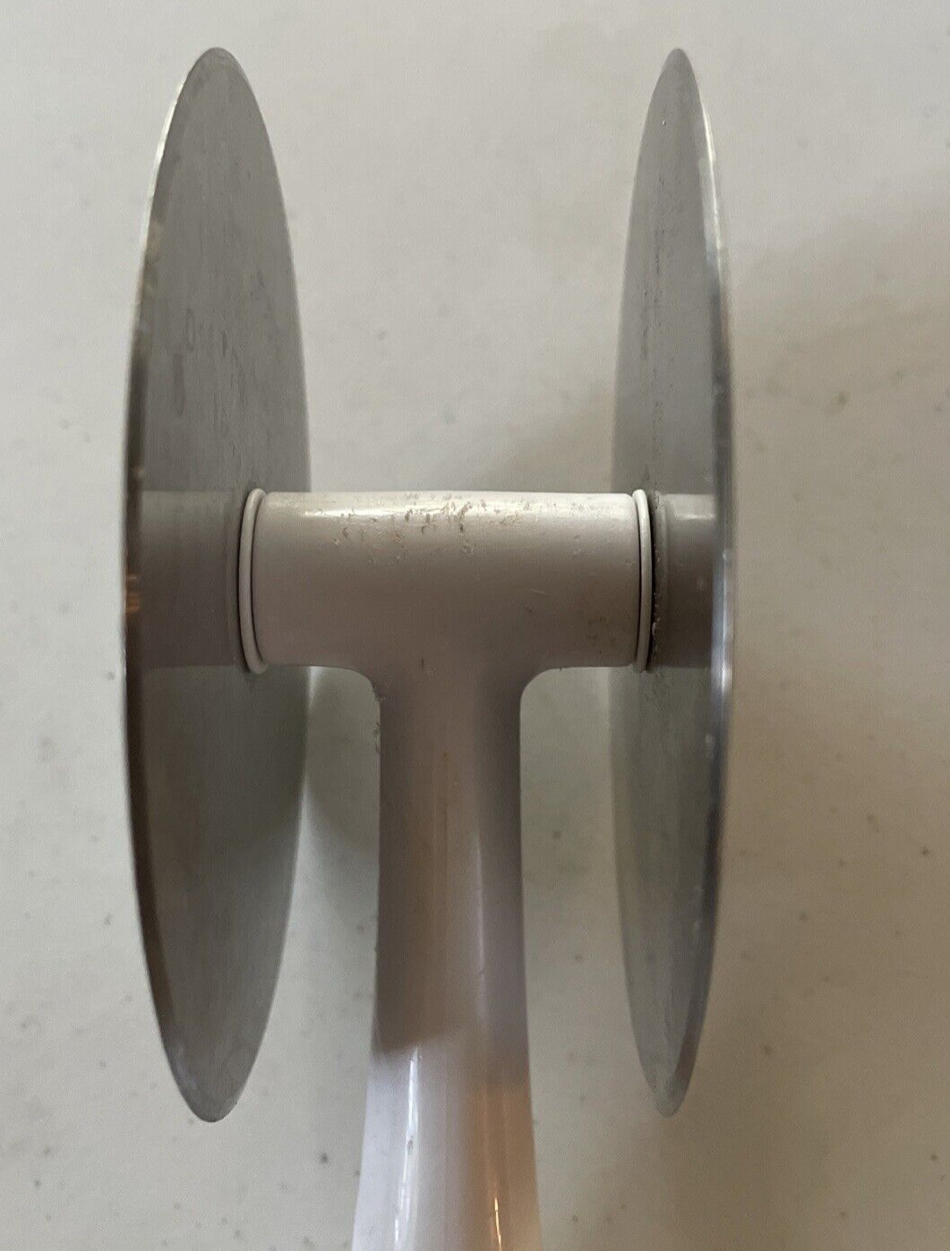 OXO GOOD GRIPS 2 Blade Salad Pizza Chopper Double Wheel Cutter