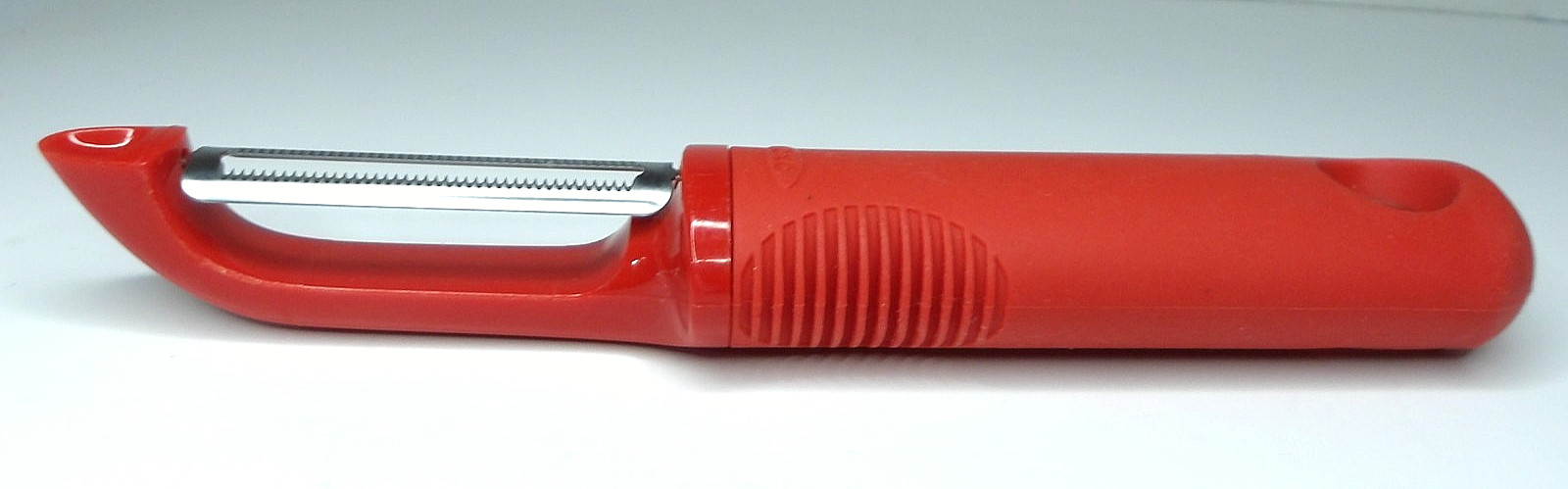 OXO Good Grips Soft Skin Serrated Peeler, Silicone / Nylon, Red, 7.5 in