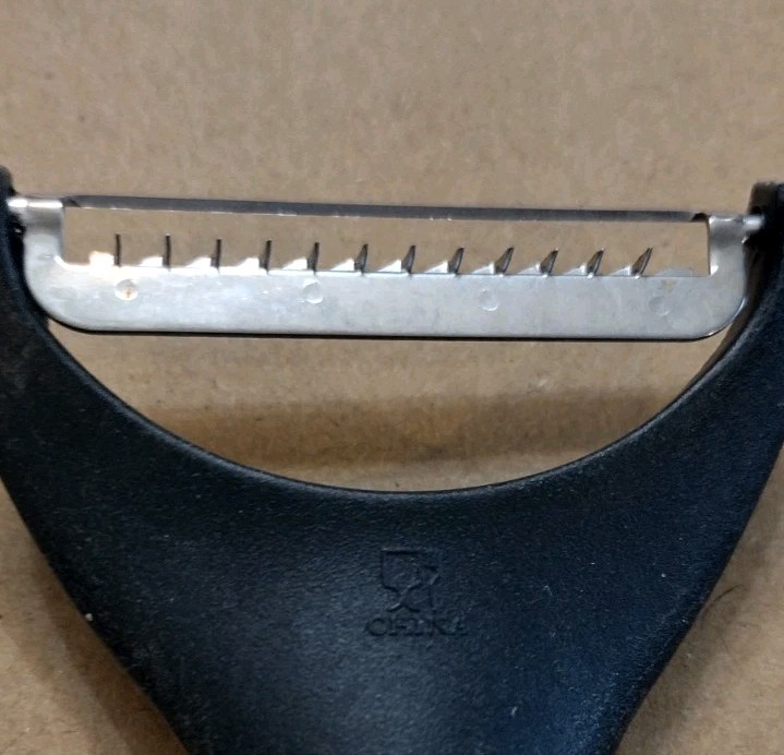 Pampered Chef Serrated Peeler – Retired Older Style As Shown
