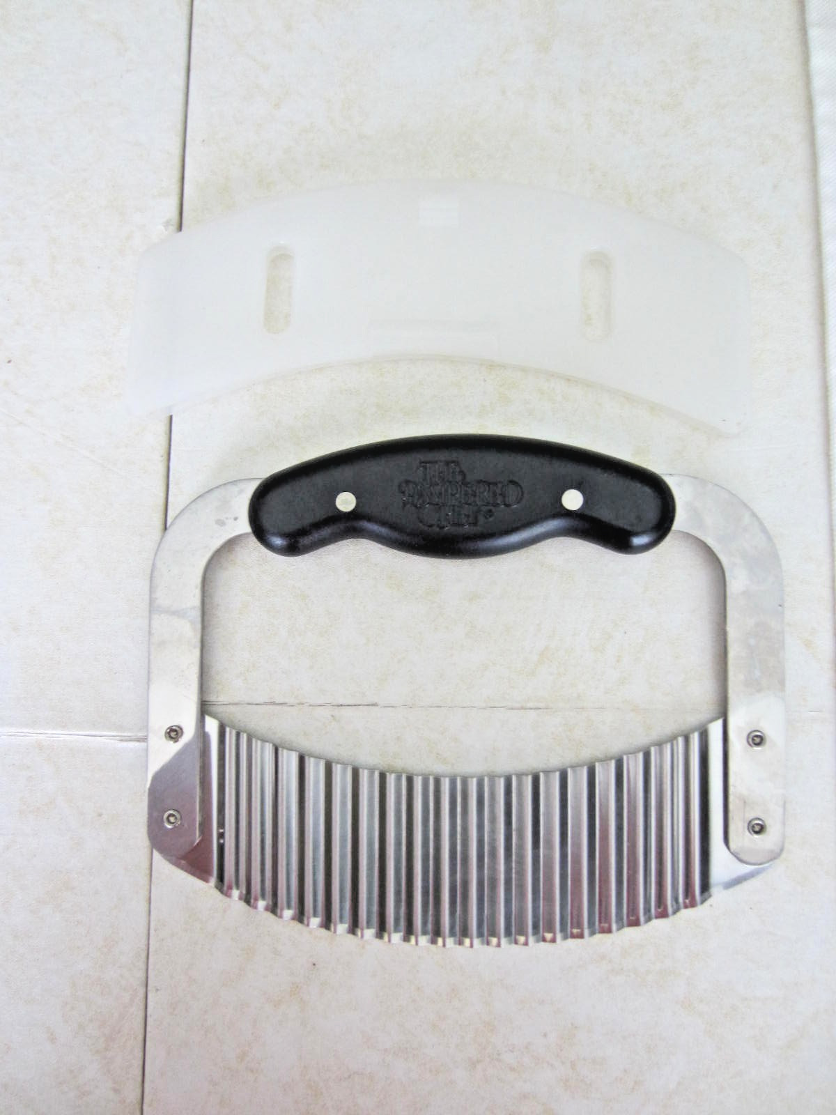 Pampered Chef Straight Crinkle Cut Slicer Fruits w Guard Sharp Blade
