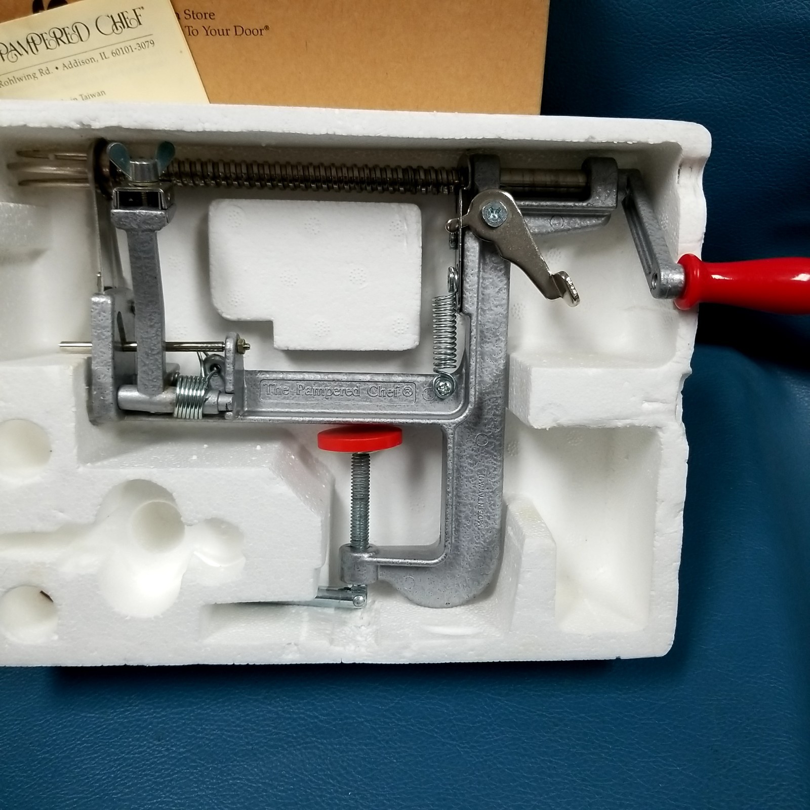 NIOB Pampered Chef Apple Peeler Corer Slicer 2430 with Instructions