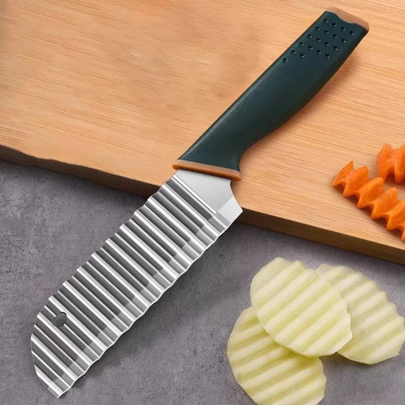 Stainless Steel Wavy Utility Knife – Creative Crinkle Cutter for Fruits & Veggie