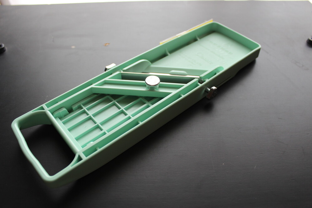 Benriner Vegetable slicer (Unchooseable color) Universal vegetable cooker CBV04