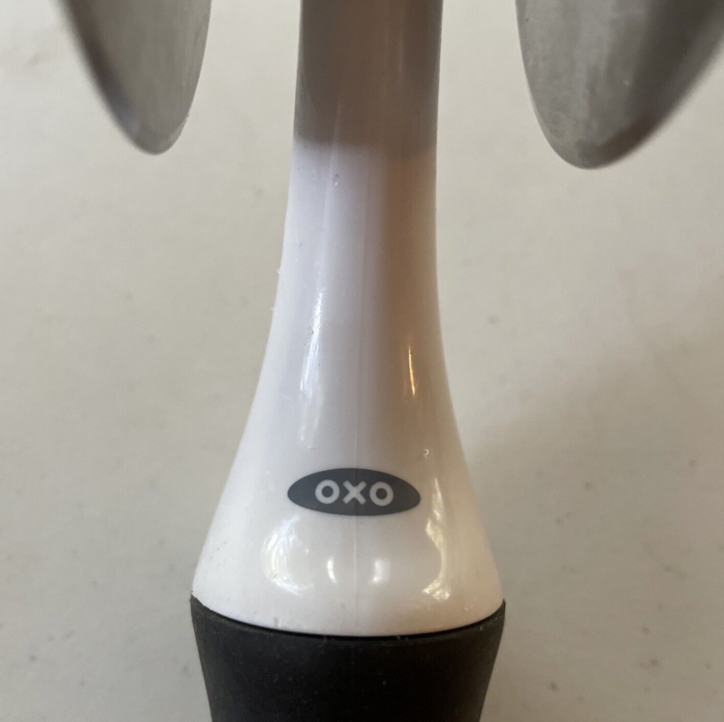 OXO GOOD GRIPS 2 Blade Salad Pizza Chopper Double Wheel Cutter