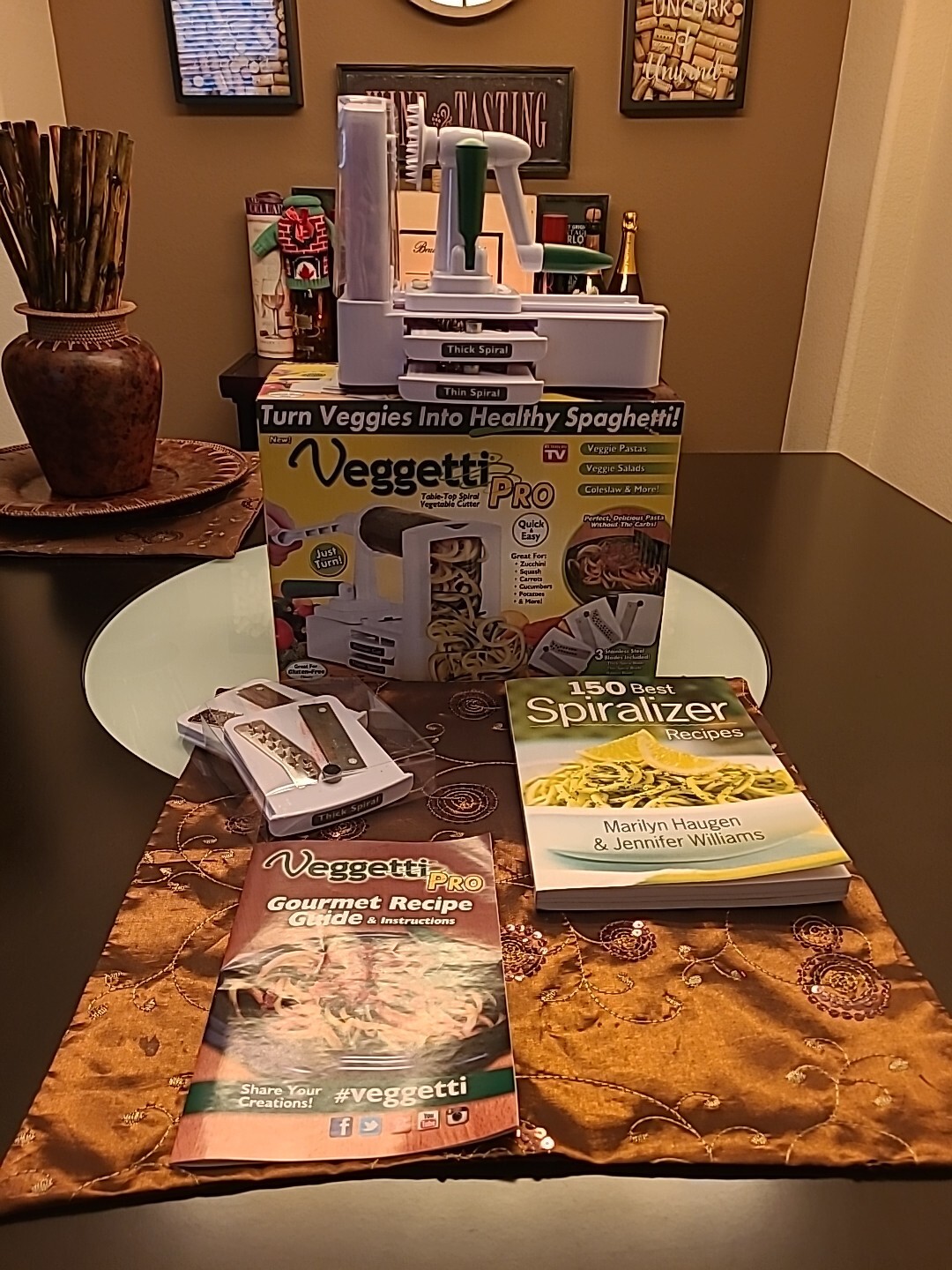 VEGGETTI PRO SPIRAL WHITE VEGETABLE CUTTER PLUS FREE 150 BEST RECIPES BOOK #99