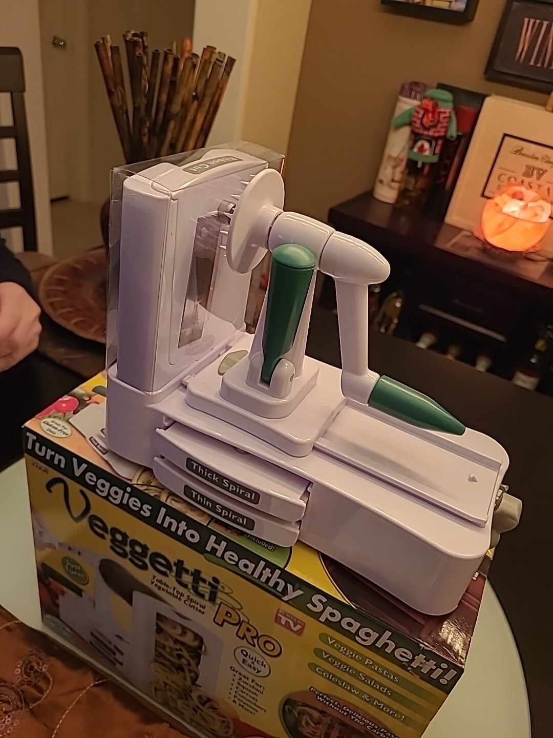 VEGGETTI PRO SPIRAL WHITE VEGETABLE CUTTER PLUS FREE 150 BEST RECIPES BOOK #99
